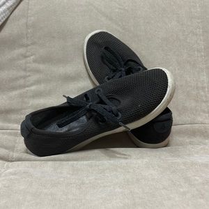 Gray Allbirds Low Top Tennis Shoes